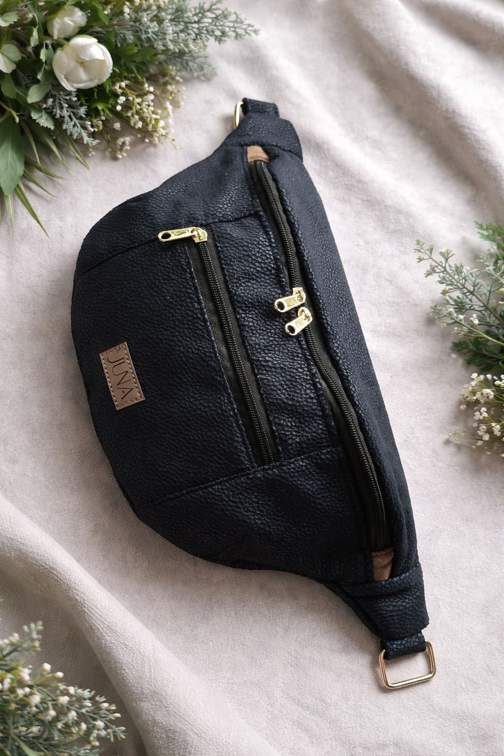 JUNA Daily - Deep Black